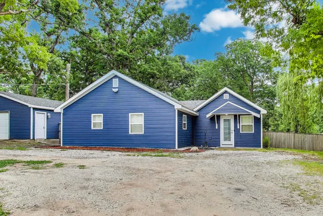 $285,000 | 43173 North Lake Avenue, Antioch, IL 60002