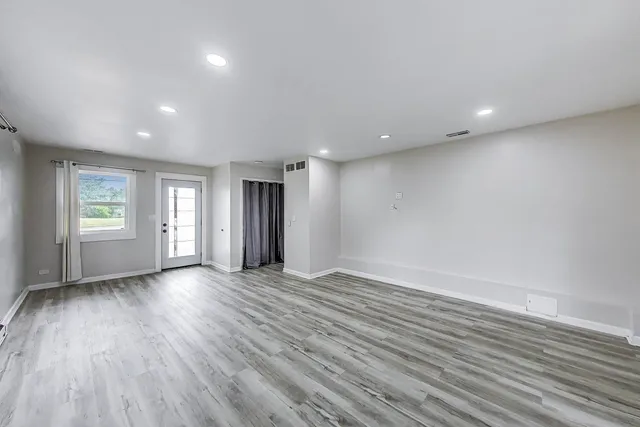 $285,000 | 43173 North Lake Avenue, Antioch, IL 60002