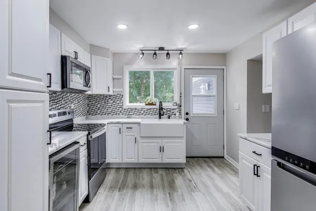 $285,000 | 43173 North Lake Avenue, Antioch, IL 60002