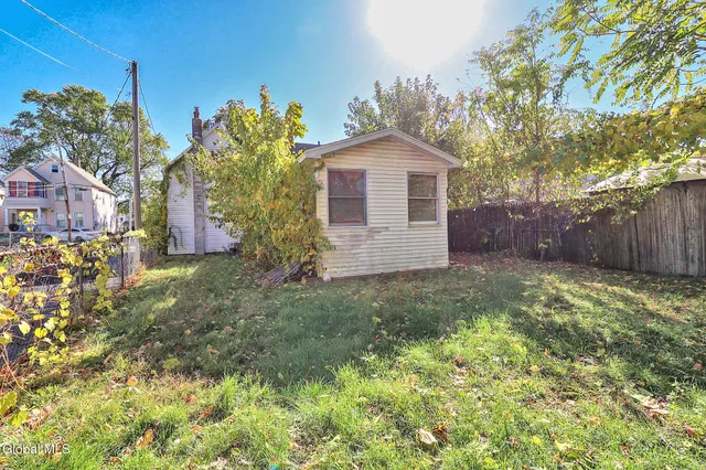 $215,000 | 1337 8th Avenue, Schenectady, NY 12303