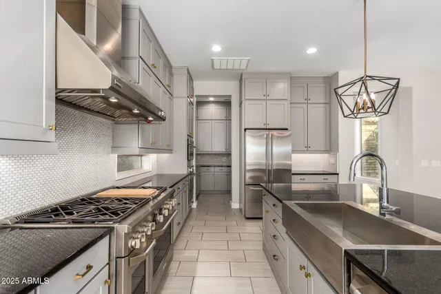 $1,039,000 | 4318 South RedCliffe Drive, Gilbert, AZ 85297