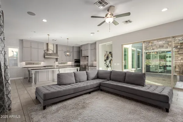 $1,010,000 | 4318 South RedCliffe Drive, Gilbert, AZ 85297