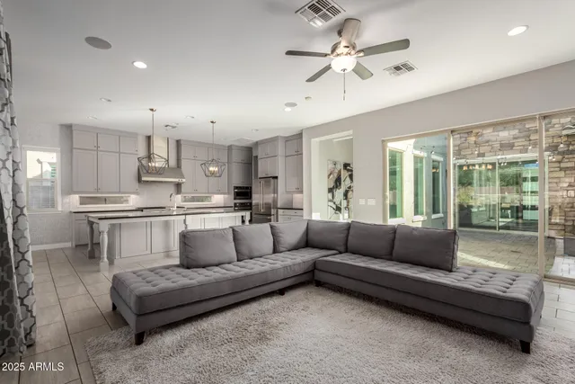 $1,039,000 | 4318 South RedCliffe Drive, Gilbert, AZ 85297