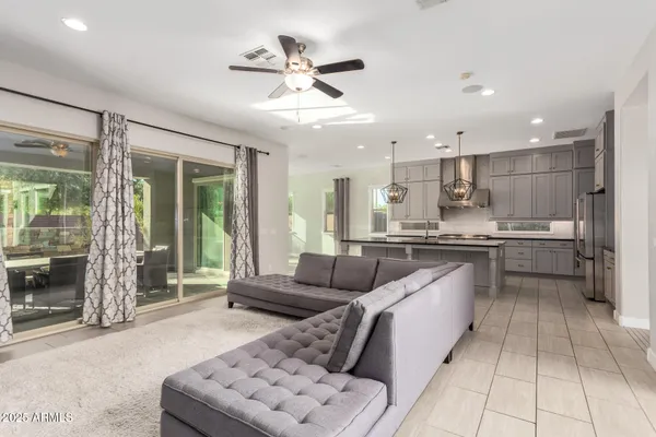 $1,010,000 | 4318 South RedCliffe Drive, Gilbert, AZ 85297