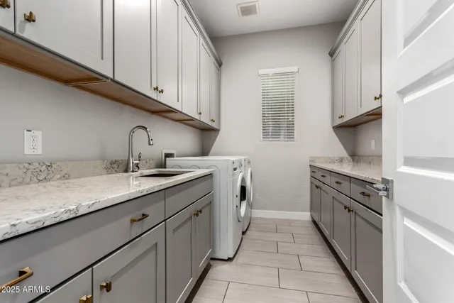 $1,039,000 | 4318 South RedCliffe Drive, Gilbert, AZ 85297