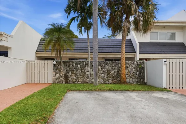 $3,800 | 8105 Southwest 81st Court, Miami, FL 33143