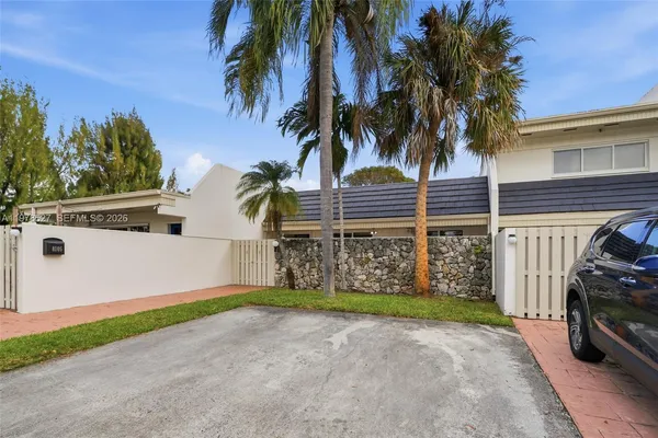 $3,800 | 8105 Southwest 81st Court, Miami, FL 33143