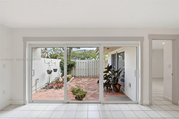 $3,800 | 8105 Southwest 81st Court, Miami, FL 33143