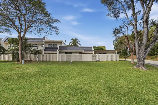 $3,800 | 8105 Southwest 81st Court, Miami, FL 33143