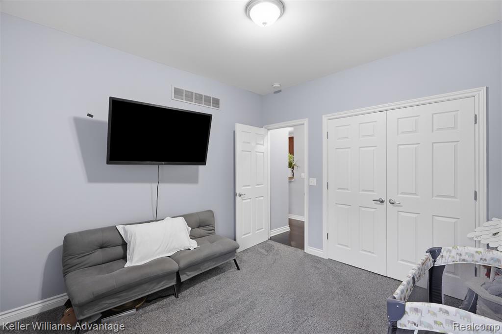 45658 South Stonewood Road Canton, MI 48187 - Photo 20 of 41
