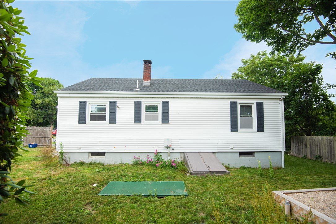 39 Hillside Road Portsmouth, RI 02871 - Photo 5 of 21