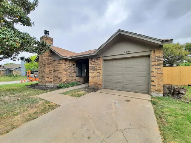$1,850 | 4609 Riverpark Drive, Fort Worth, TX 76137