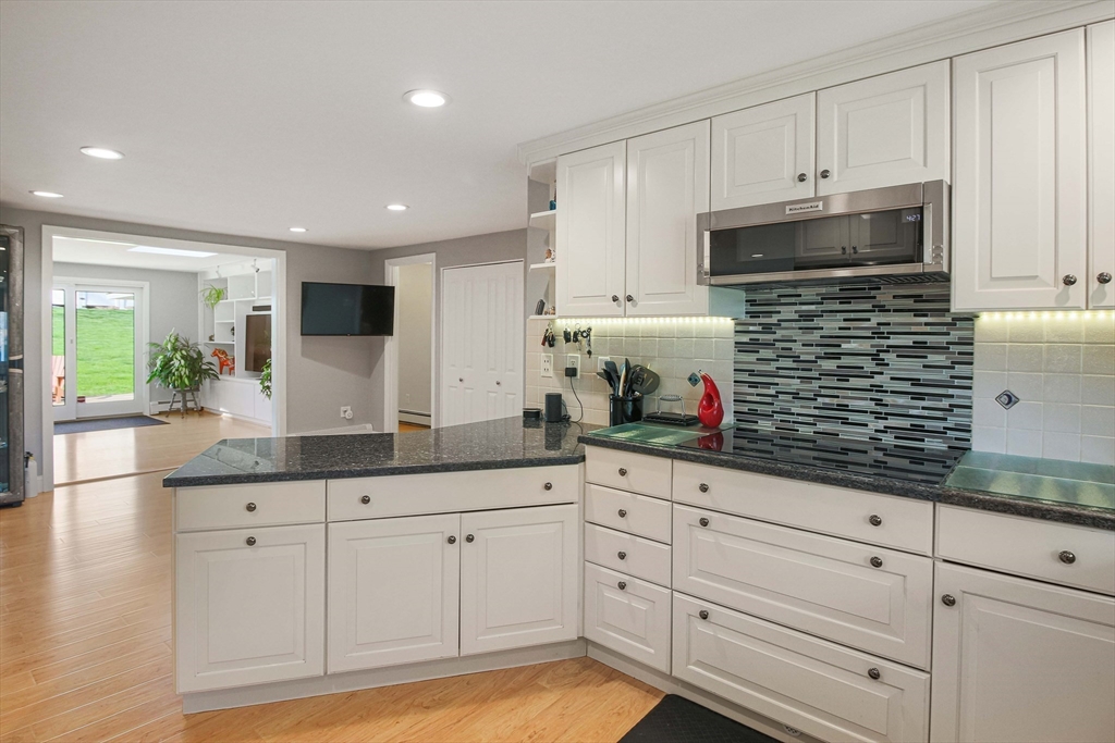 53 Barry Road Worcester, MA 01609 - Photo 11 of 38 Gallery Image 11