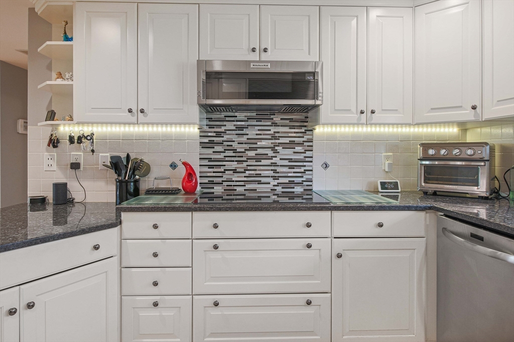 53 Barry Road Worcester, MA 01609 - Photo 13 of 38 Gallery Image 13