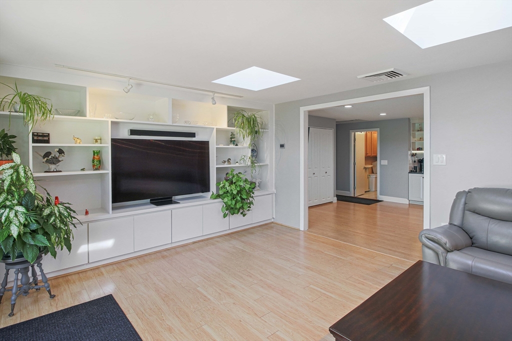 53 Barry Road Worcester, MA 01609 - Photo 17 of 38 Gallery Image 17