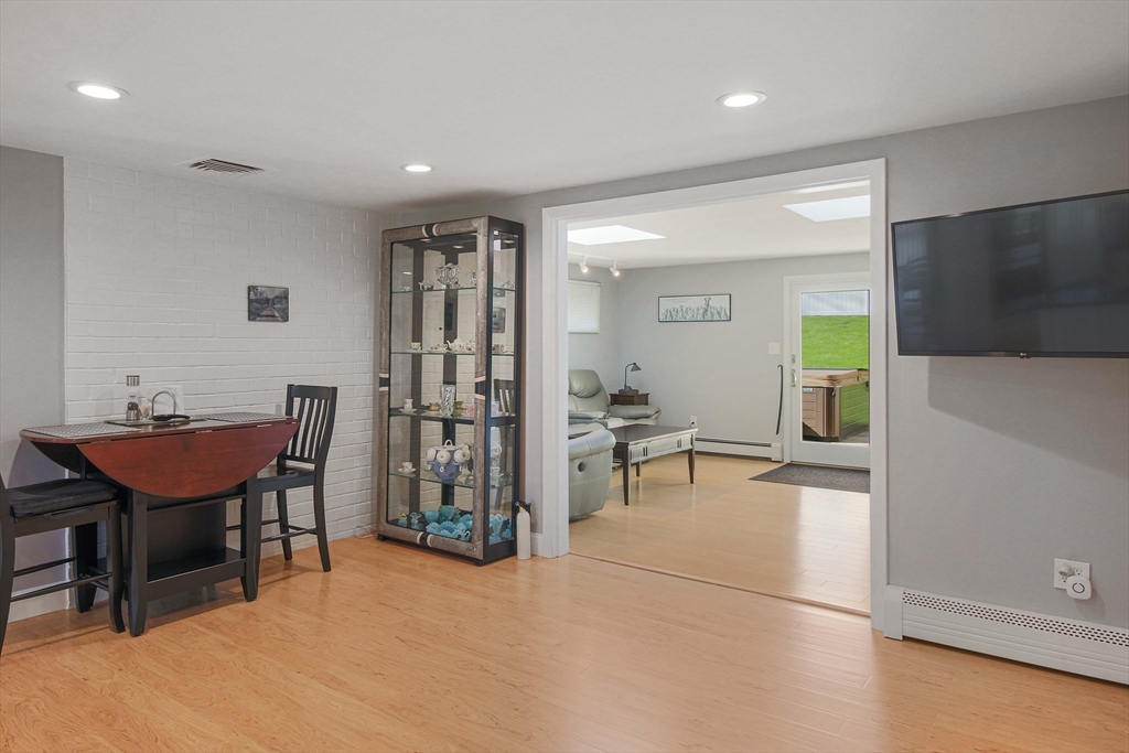 53 Barry Road Worcester, MA 01609 - Photo 18 of 38 Gallery Image 18