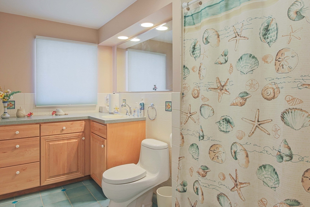 53 Barry Road Worcester, MA 01609 - Photo 26 of 38 Gallery Image 26