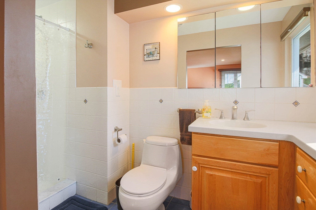 53 Barry Road Worcester, MA 01609 - Photo 27 of 38 Gallery Image 27