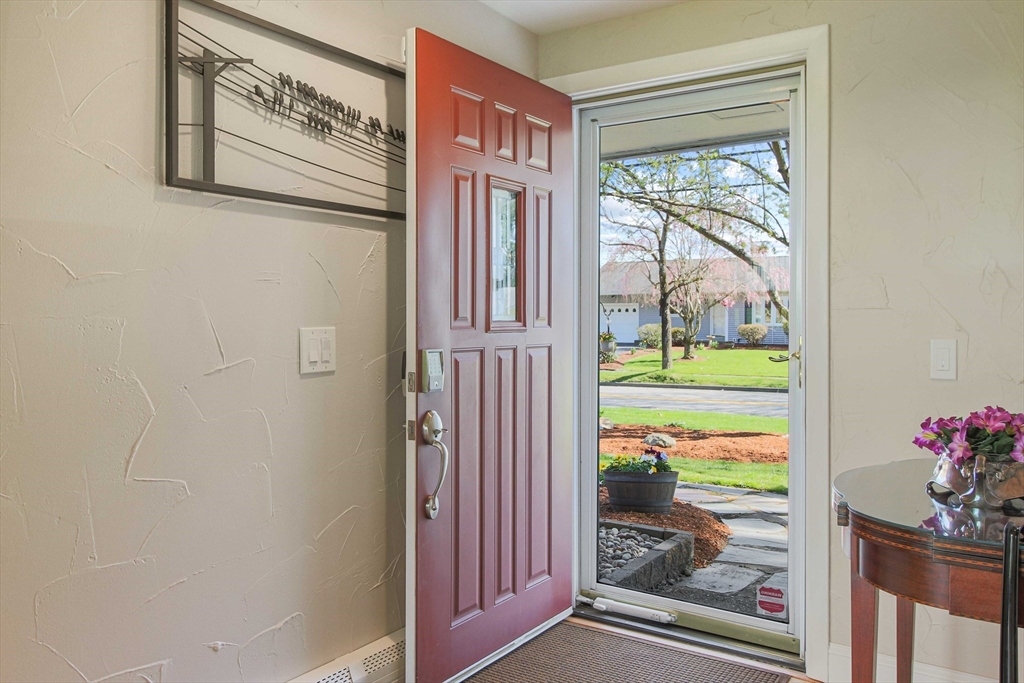 53 Barry Road Worcester, MA 01609 - Photo 3 of 38 Gallery Image 3