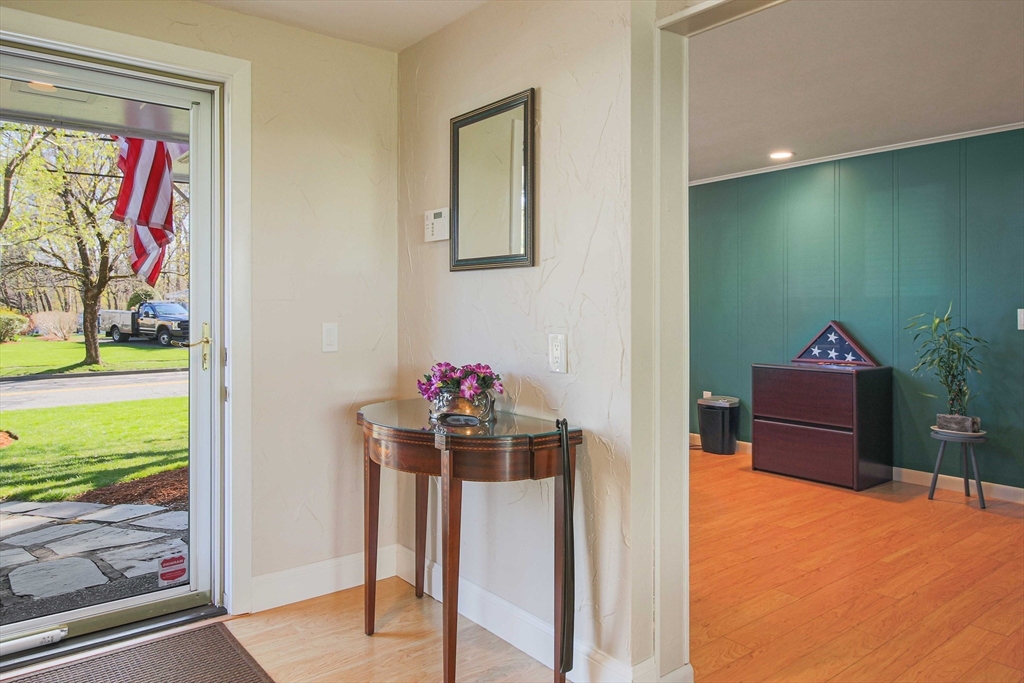 53 Barry Road Worcester, MA 01609 - Photo 4 of 38 Gallery Image 4