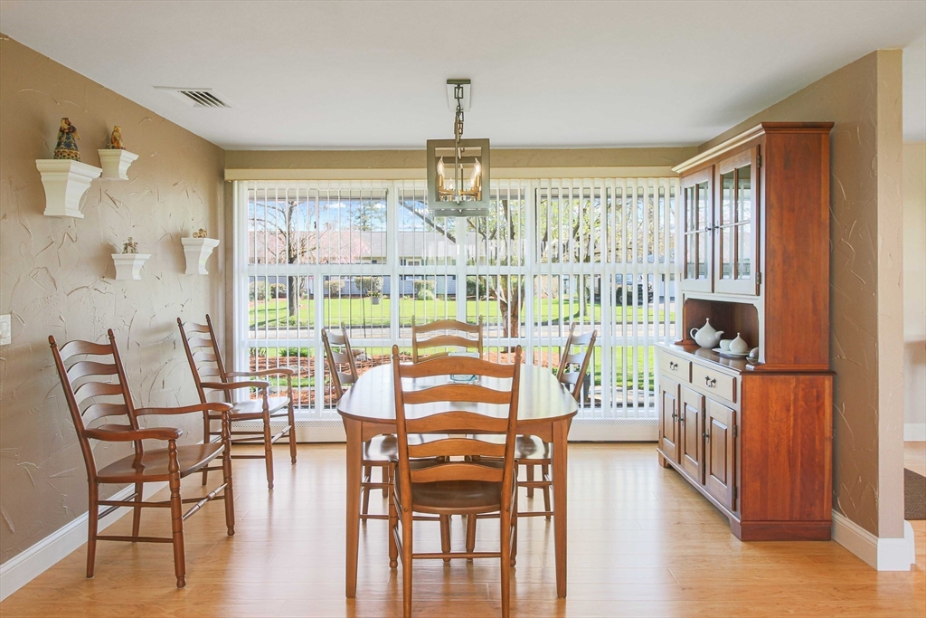 53 Barry Road Worcester, MA 01609 - Photo 5 of 38 Gallery Image 5
