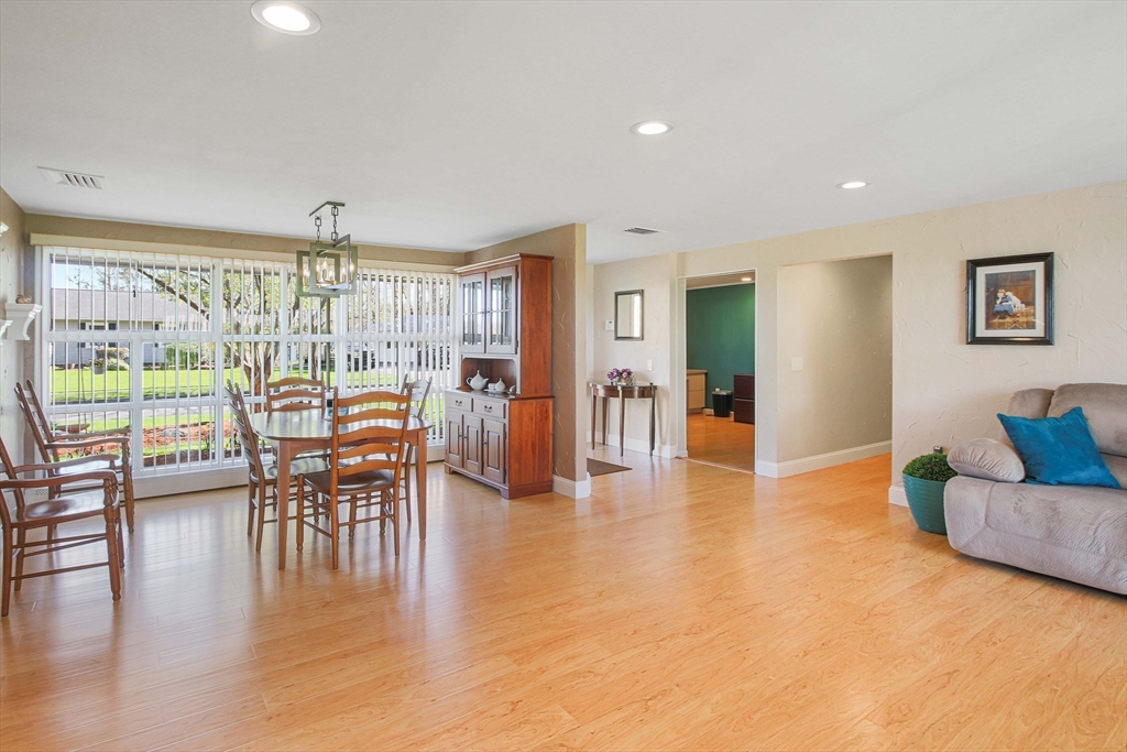 53 Barry Road Worcester, MA 01609 - Photo 7 of 38 Gallery Image 7