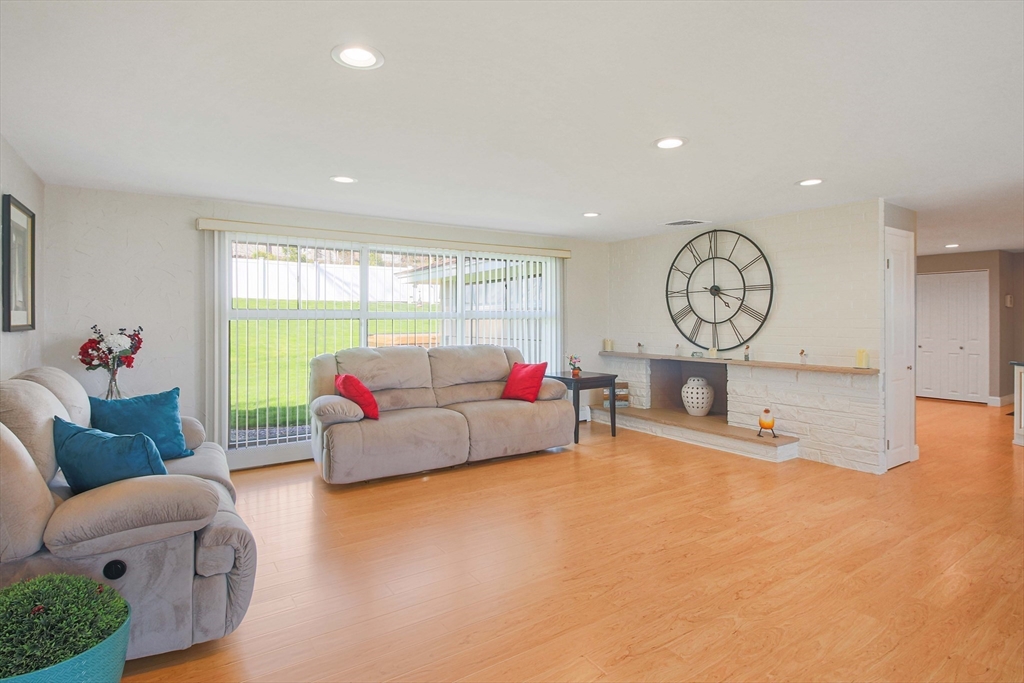 53 Barry Road Worcester, MA 01609 - Photo 9 of 38 Gallery Image 9
