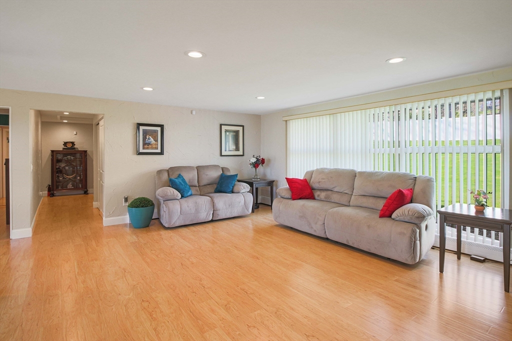 53 Barry Road Worcester, MA 01609 - Photo 10 of 38 Gallery Image 10