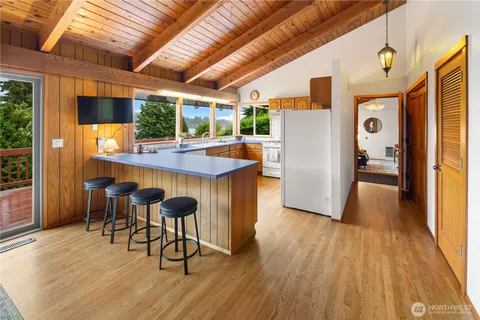 $1,100,000 | 22516 100th Place Southwest, Vashon, WA 98070