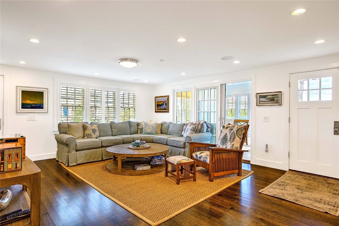 228 Bonnet Point Road Narragansett, RI 02882 - Photo 9 of 40