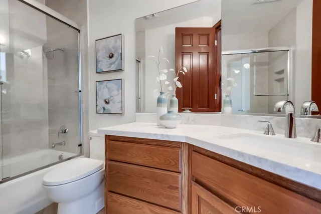 a en suite bathroom with a sink and a large mirror
