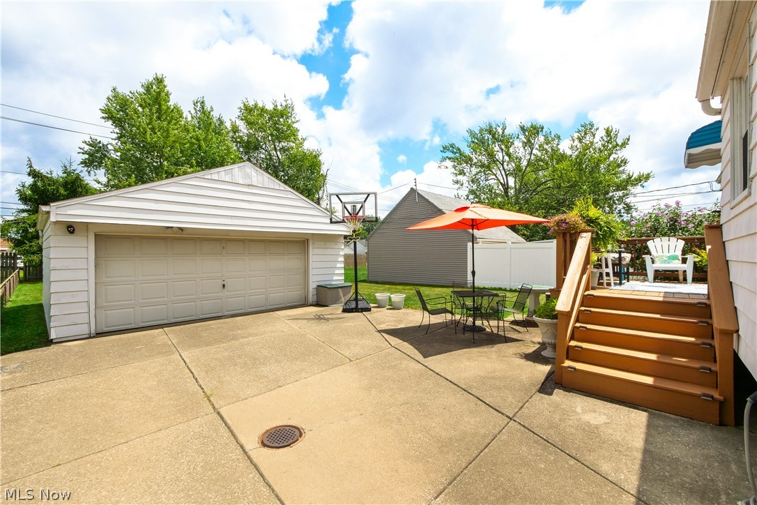1381 Sunset Road Cleveland, OH 44124 - Photo 29 of 33