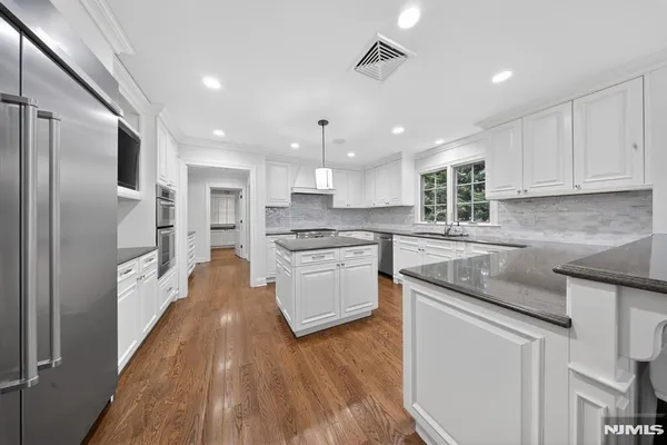 $2,549,000 | 5 Keats Road, Short Hills, NJ 07078