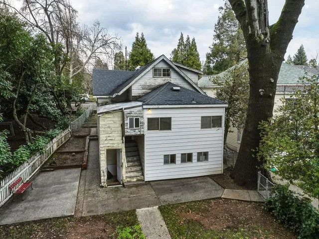 a house view with a outdoor space