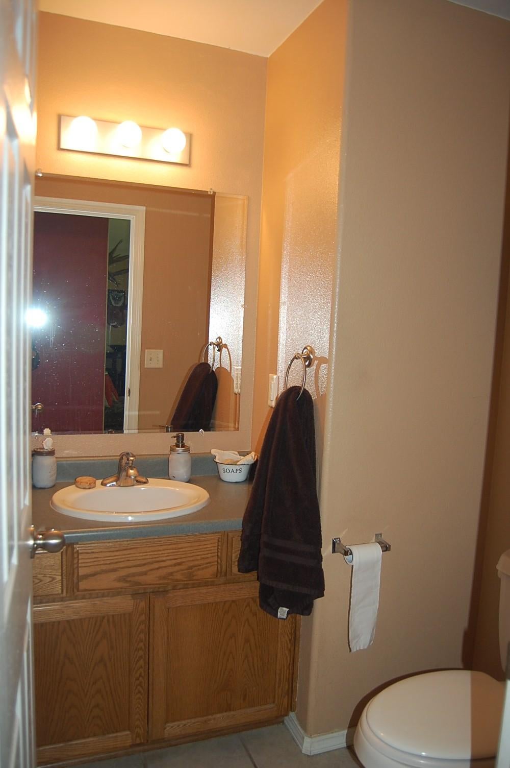 2088 Robinson Road Grants Pass, OR 97527 - Photo 11 of 24 Downstairs Bath