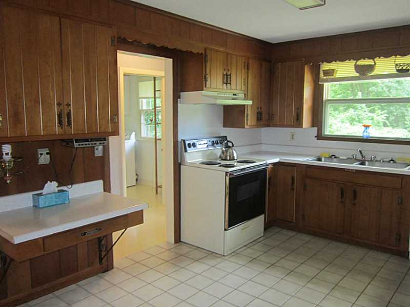 241 Torrey Road South Kingstown, RI 02879 - Photo 4 of 20 Kitchen.