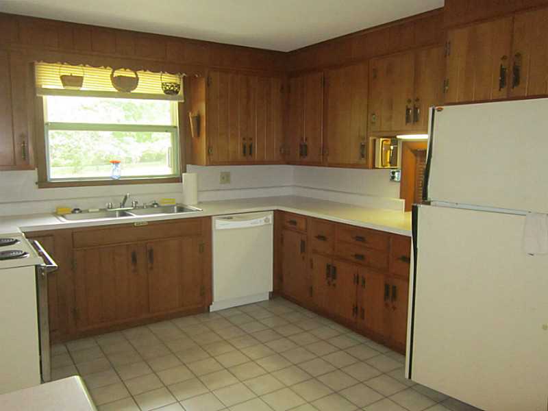 241 Torrey Road South Kingstown, RI 02879 - Photo 5 of 20 Kitchen.