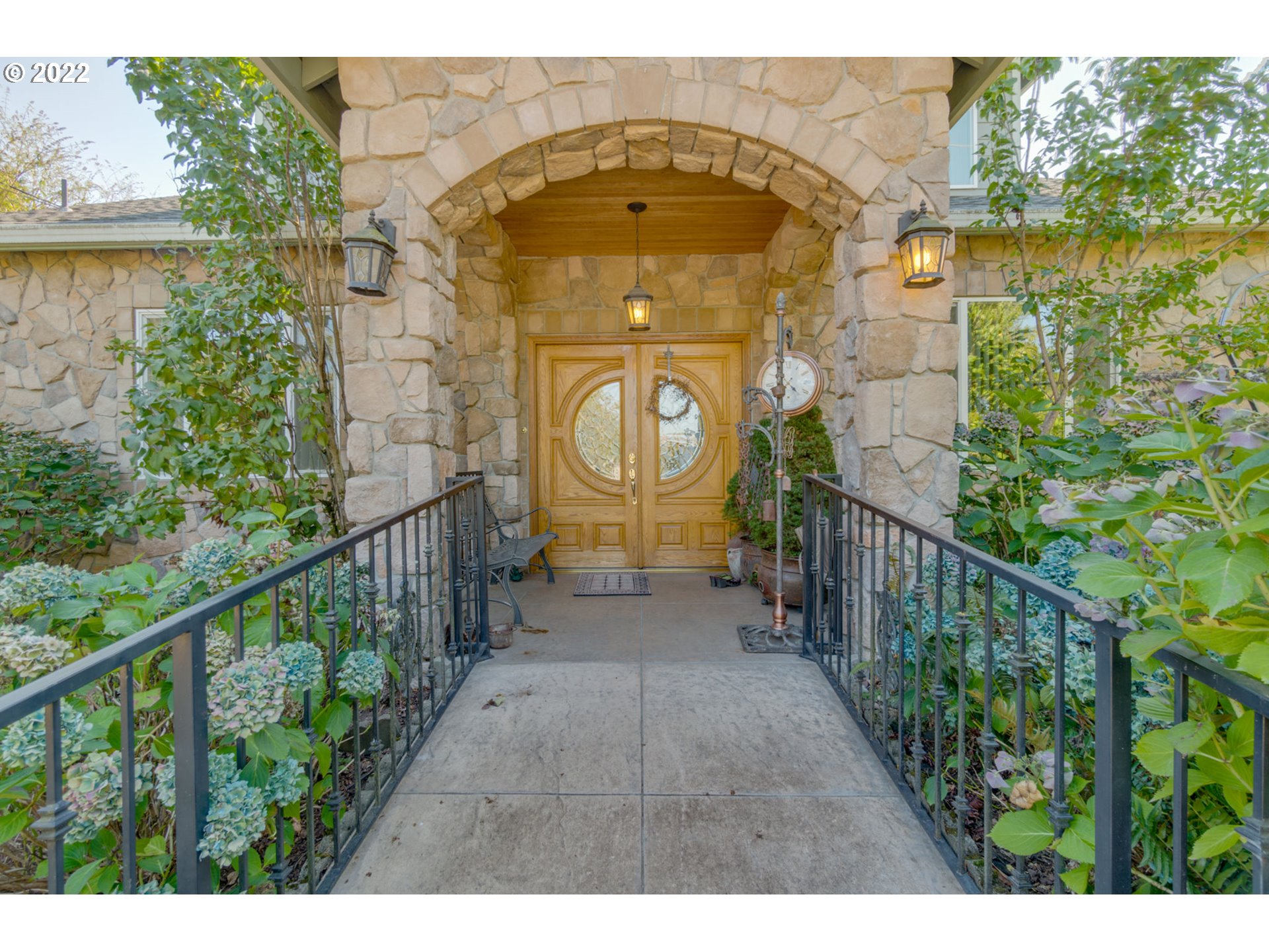 38376 Hood Street Sandy, OR 97055 - Photo 2 of 32