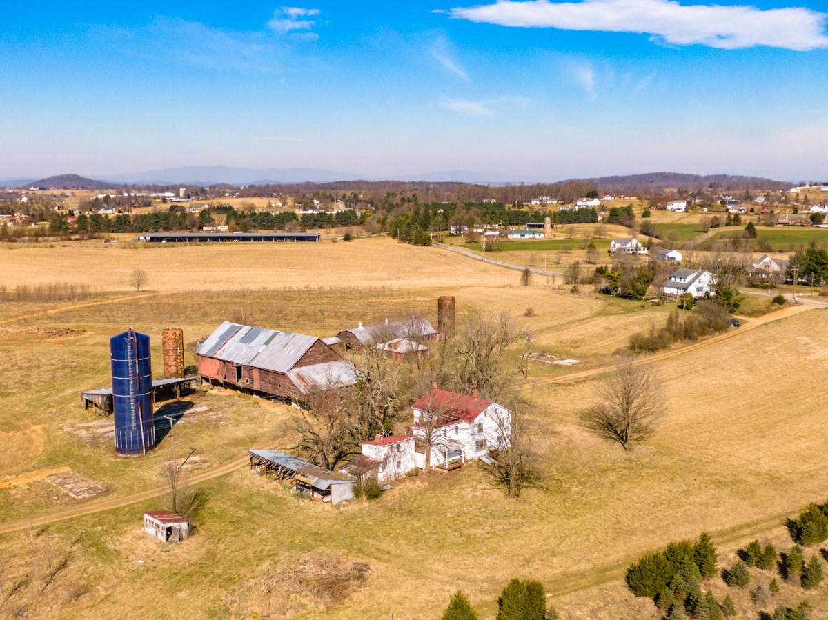 387 Shalom Road Waynesboro, VA 22980 - Photo 3 of 49 Gallery Image 3