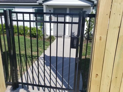 2202 Solo Street, Unit 2202 Houston, TX 77020 - Photo 19 of 21 Gated entry with controlled access to the building.