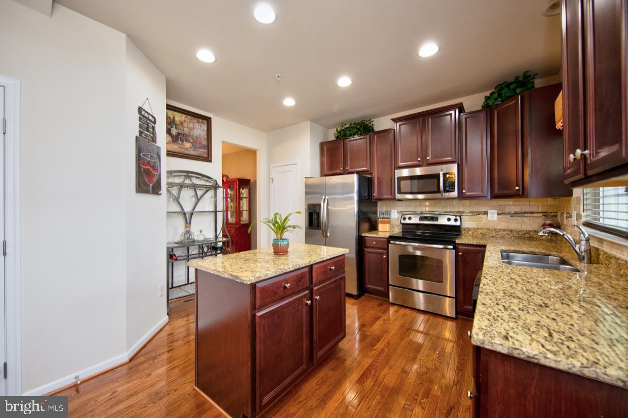 7340 Windsor Mill Road Baltimore, MD 21244 - Photo 14 of 34 Kitchen w/ granite counters & SS appliances
