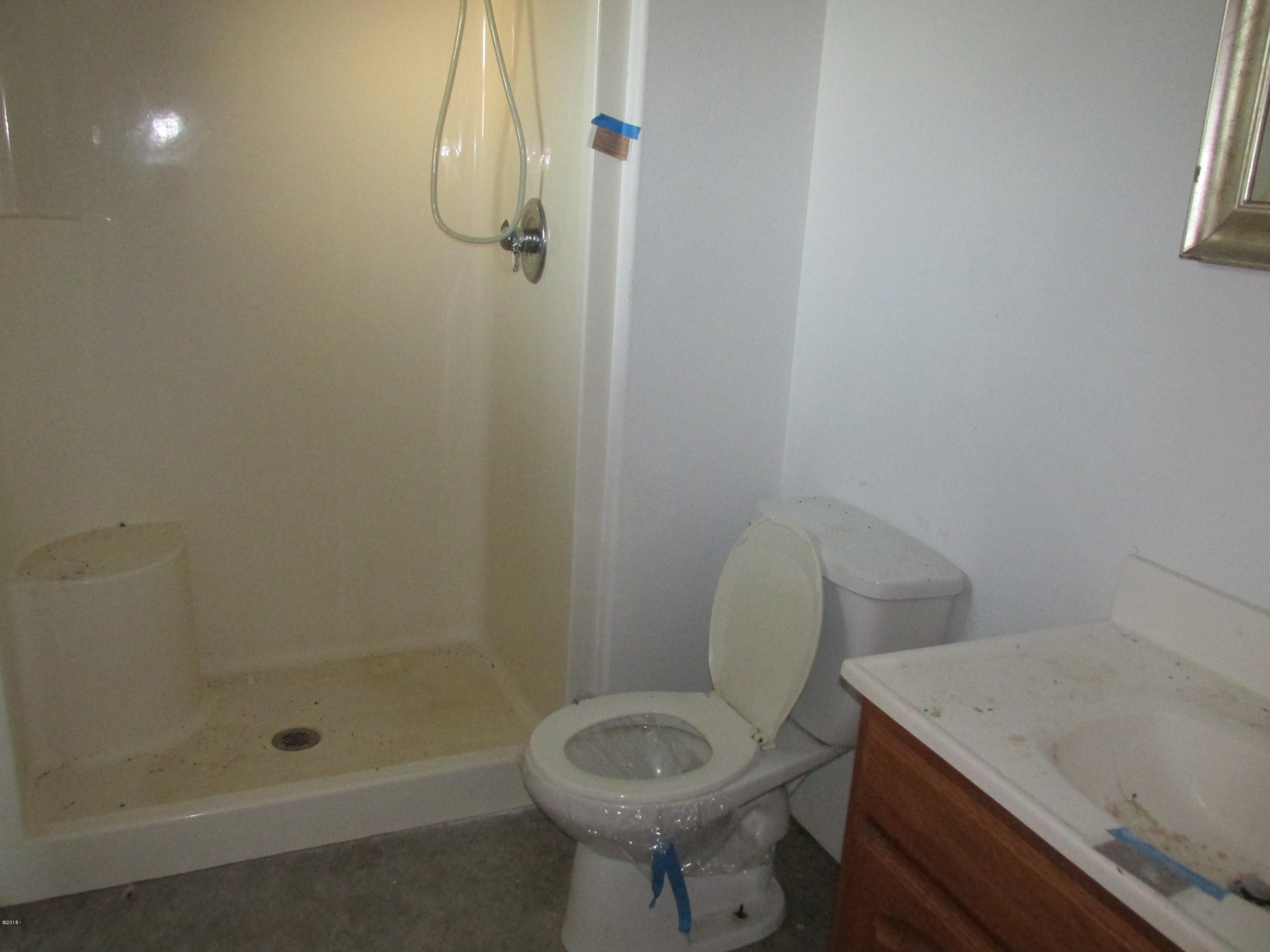 516 Elk City Road Toledo, OR 97391 - Photo 14 of 15 Bathroom 2