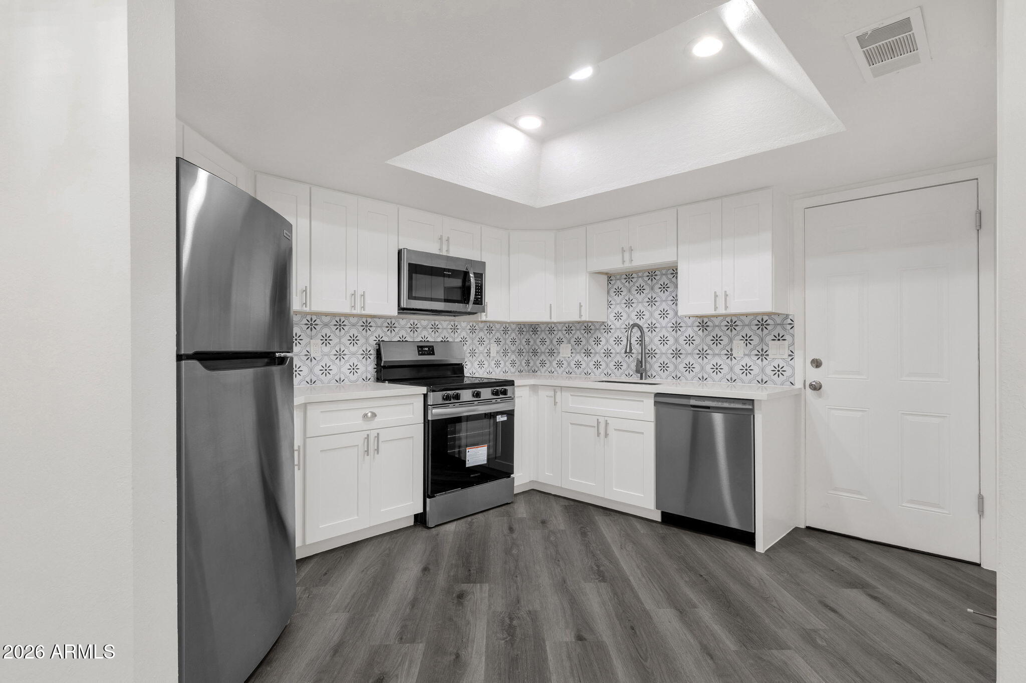 4126 West Boca Raton Road Phoenix, AZ 85053 - Photo 8 of 32 14-web-or-mls-14