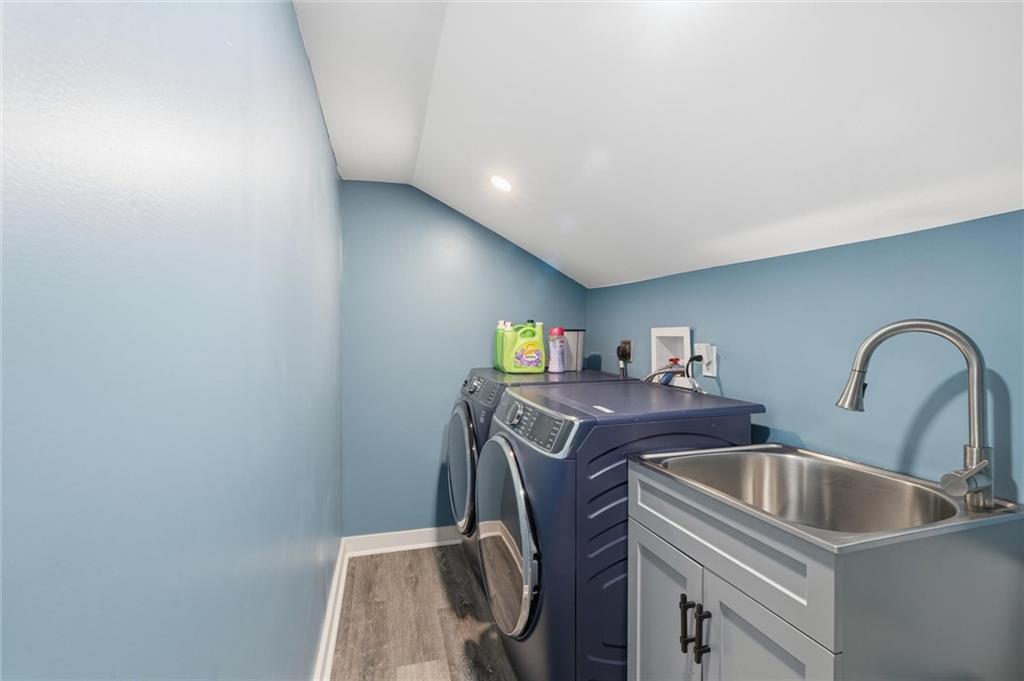 244 Tyler Avenue Washington, PA 15301 - Photo 20 of 27 a utility room with dryer and washer