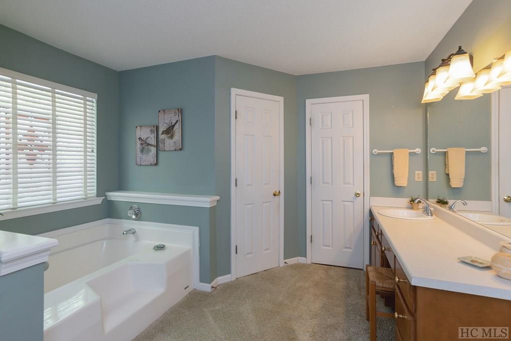 53 Eagle Ridge Road Sapphire, NC 28774 - Photo 17 of 46 Gallery Image 17