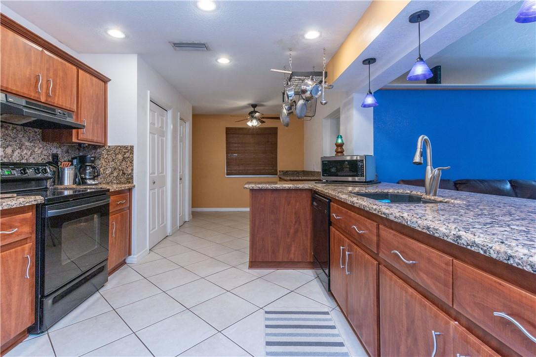 2123 North 31st Road Hollywood, FL 33021 - Photo 9 of 37 Photo 9