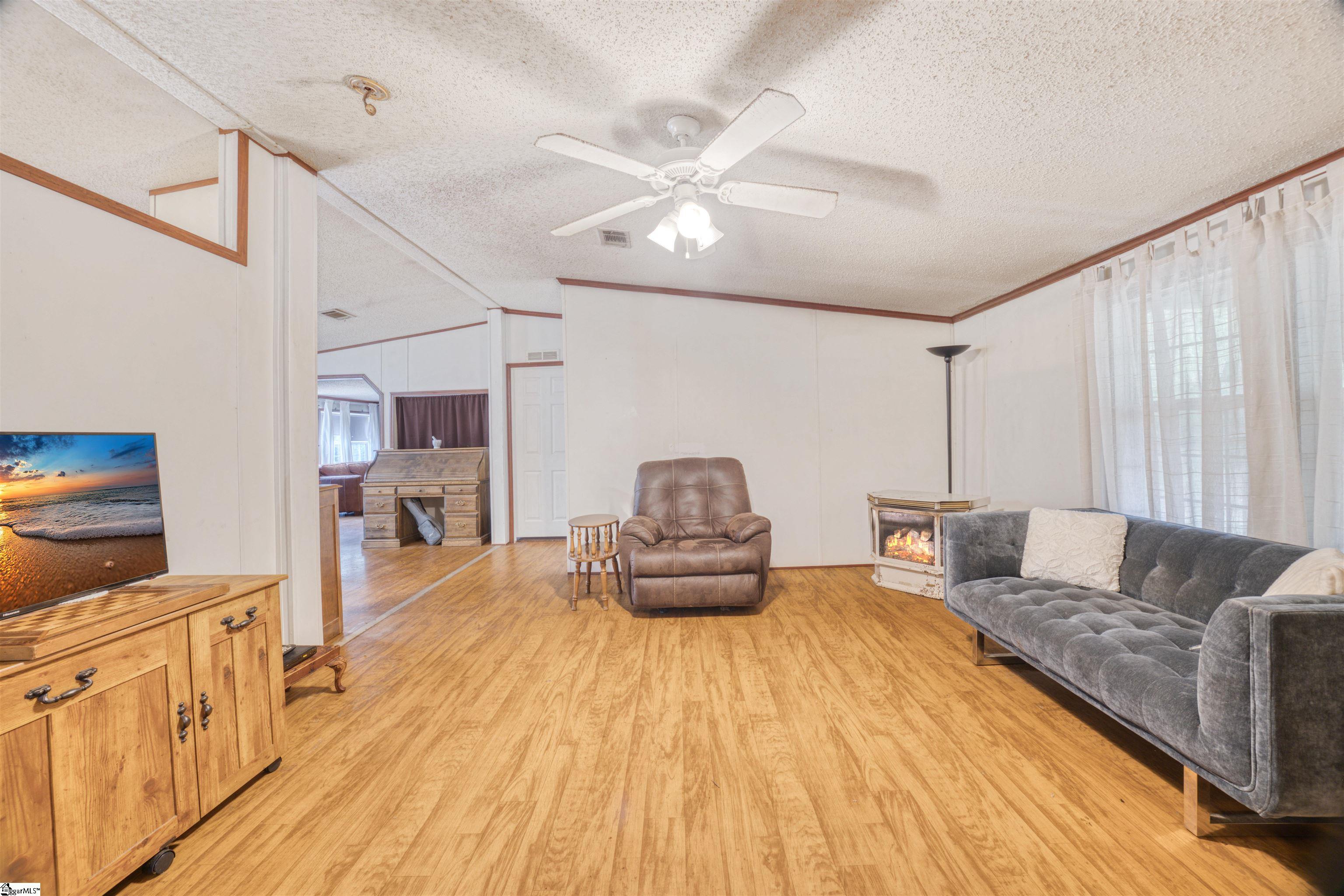 189 Farmers Hill Road Liberty, SC 29657 - Photo 2 of 31