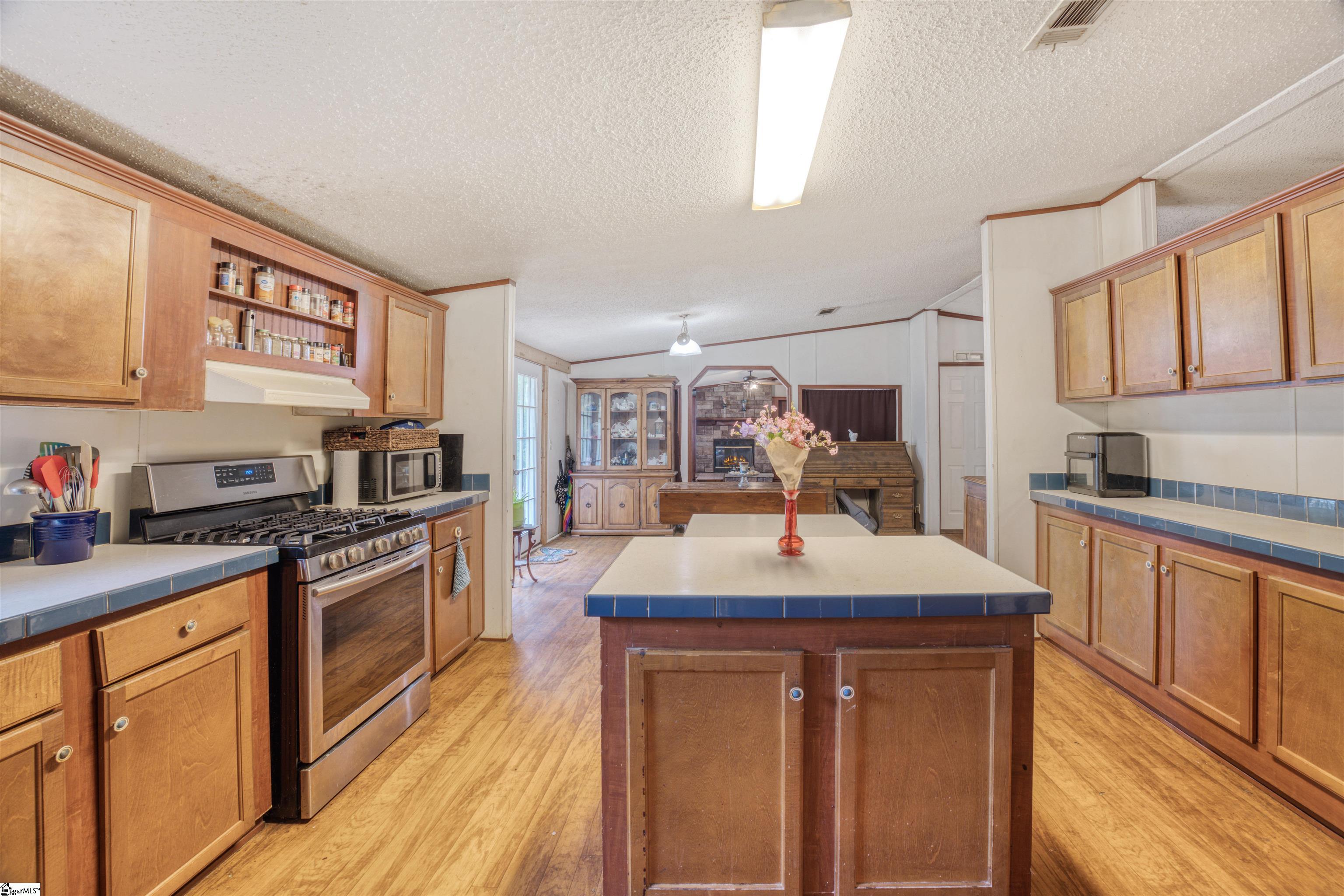 189 Farmers Hill Road Liberty, SC 29657 - Photo 4 of 31