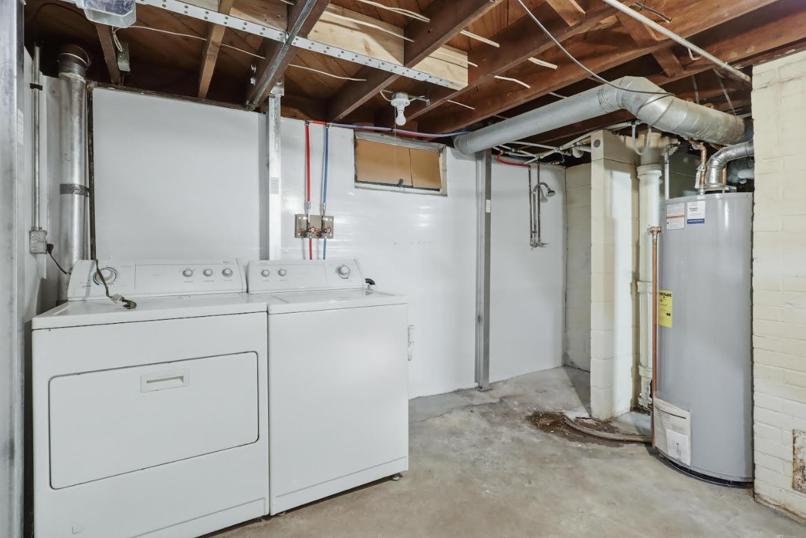 2633 16th Street Moline, IL 61265 - Photo 21 of 26 a bathroom with a sink and mirror