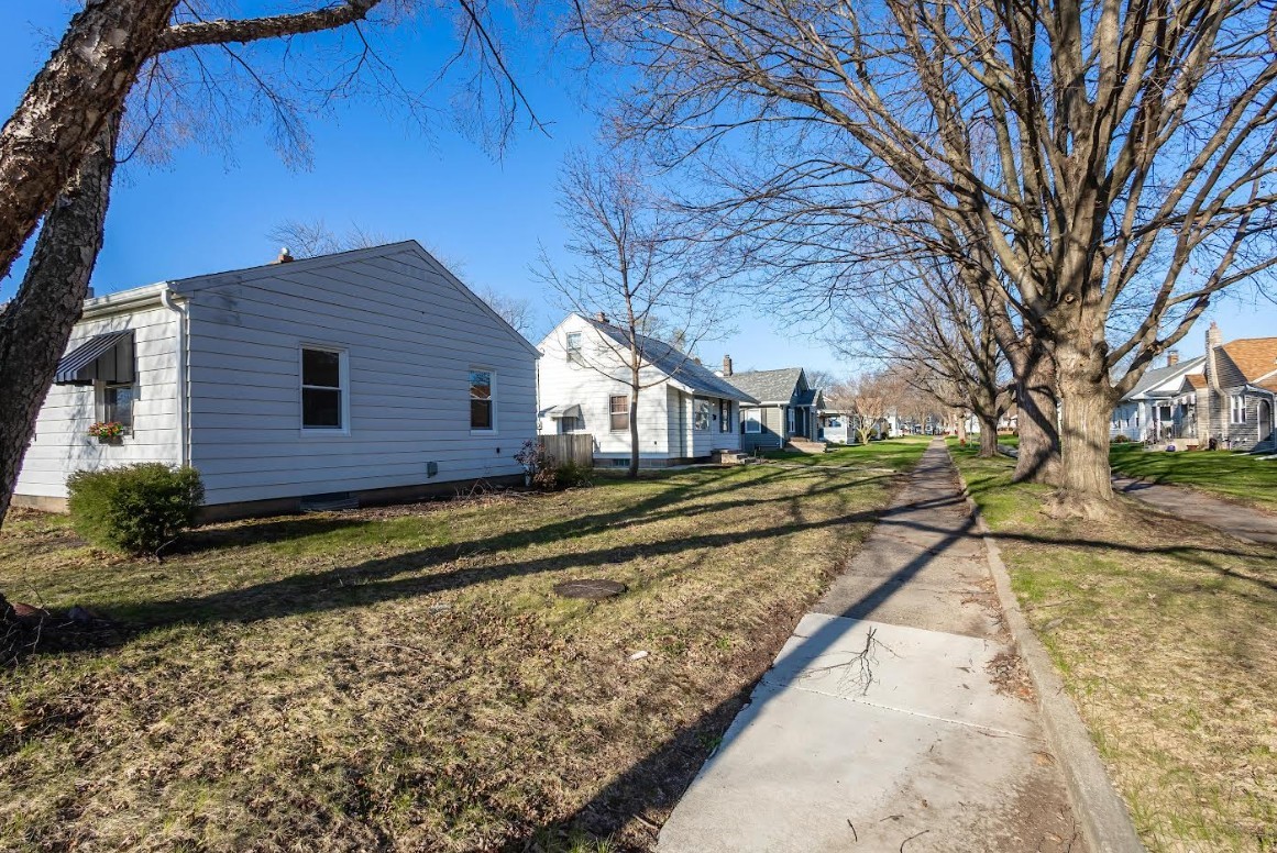 2633 16th Street Moline, IL 61265 - Photo 24 of 26 a view of a house with a yard